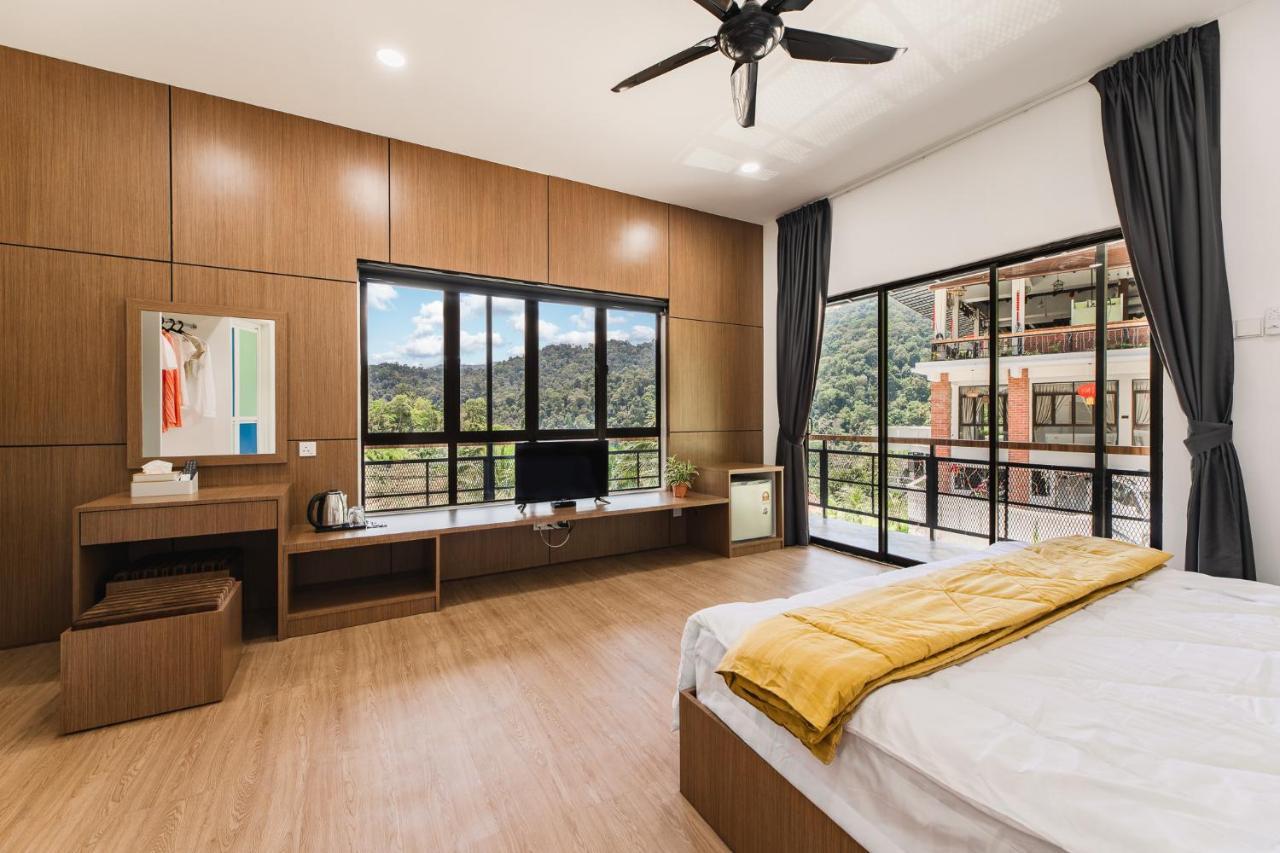 Ellin Forest Karaoke & Pool Resort Bukit Tinggi Bentong Bagian luar foto