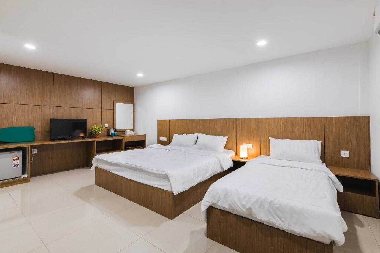 Ellin Forest Karaoke & Pool Resort Bukit Tinggi Bentong Bagian luar foto