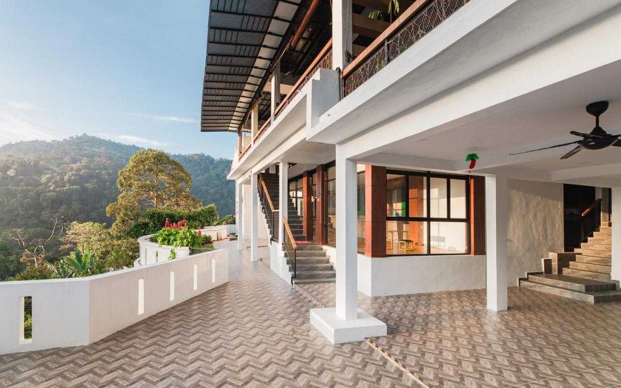 Ellin Forest Karaoke & Pool Resort Bukit Tinggi Bentong Bagian luar foto