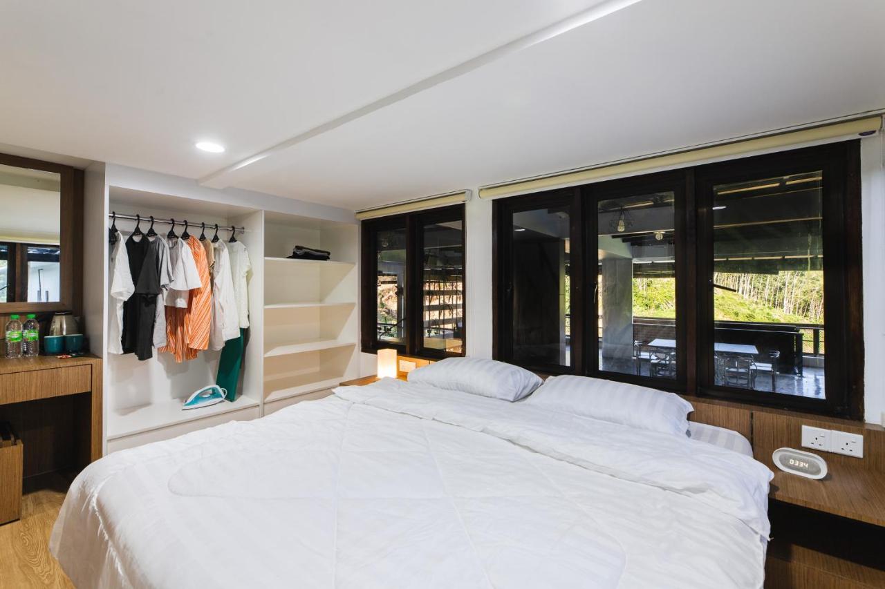 Ellin Forest Karaoke & Pool Resort Bukit Tinggi Bentong Bagian luar foto