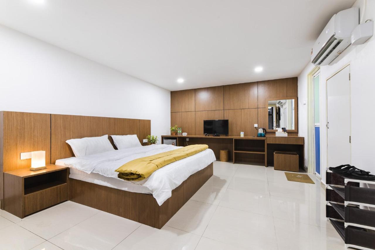 Ellin Forest Karaoke & Pool Resort Bukit Tinggi Bentong Bagian luar foto