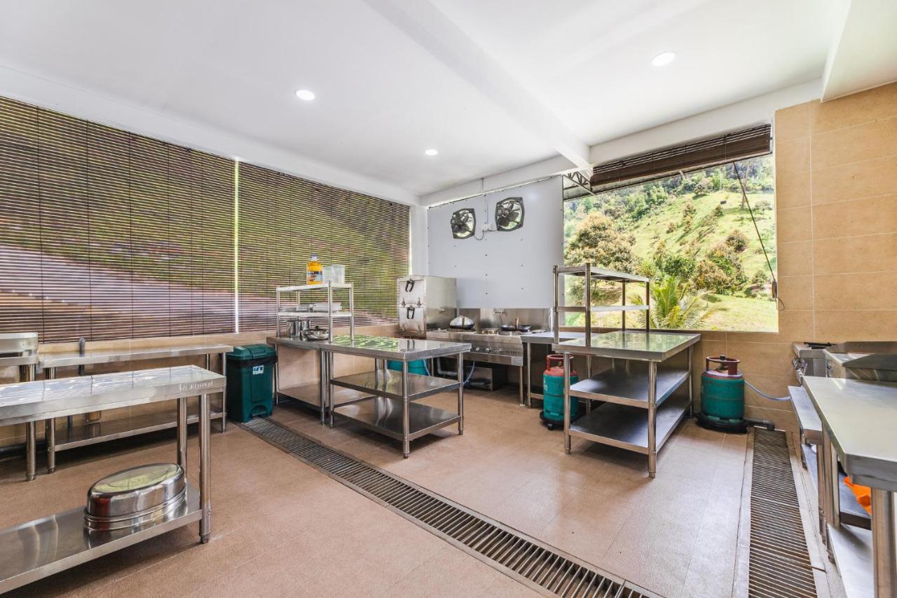 Ellin Forest Karaoke & Pool Resort Bukit Tinggi Bentong Bagian luar foto